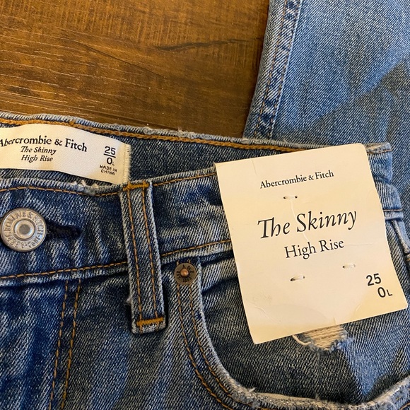 Abercrombie The Skinny High Rise Jean - Picture 3 of 4